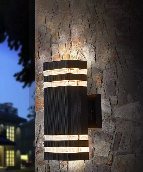 Crna-zidna-lampa-fasadna