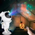 Dekorativna astronaut lampa idealna za sobu ili radni sto sa unikatnim dizajnom