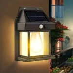 Praktičan solarni fenjer koji se puni sunčevom svetlošću i automatski svetli noću