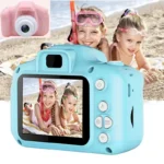 Plavi dečiji fotoaparat sa ekranom i funkcijama za fotografisanje i video snimanje