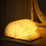 Prenosiva lampa knjiga savršena za dekoraciju radnog stola ili noćnog ormarića