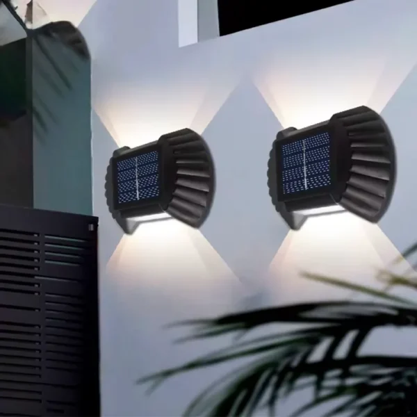 Set od četiri male solarne fasadne lampe koje stvaraju predivan svetlosni efekat gore-dole na vašem zidu i daju elegantan i moderan izgled kući
