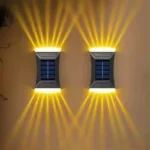 Savršeno rešenje za moderno dvorište ova solarna fasadna lampa se lako montira bez ikakvih kablova i pruža elegantno osvetljenje koje se automatski pali noću