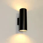 Izdržljiva fasadna lampa u crnoj boji Noir idealna za bašte terase i ulaze u dom