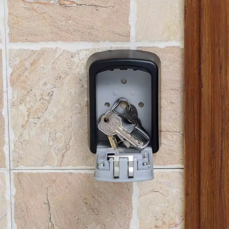 Praktičan zidni sef za ključeve sa četvorocifrenom kombinacijom idealan za apartmane i kuće za izdavanje jer omogućava lak samostalni ulazak gostiju