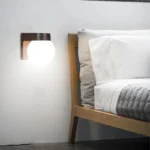 Dekorativna crna lampa kugla idealna za osvetljenje terasa dvorišta i ulaza