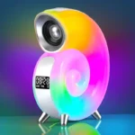 Stvorite opuštajuću atmosferu u sobi uz ovu jedinstvenu RGB lampu puž koja emituje svetlost u više boja i pušta muziku sa vašeg telefona