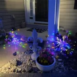 Set od dve solarne lampe drvce sa raznobojnim sijalicama za veselu spoljašnju dekoraciju
