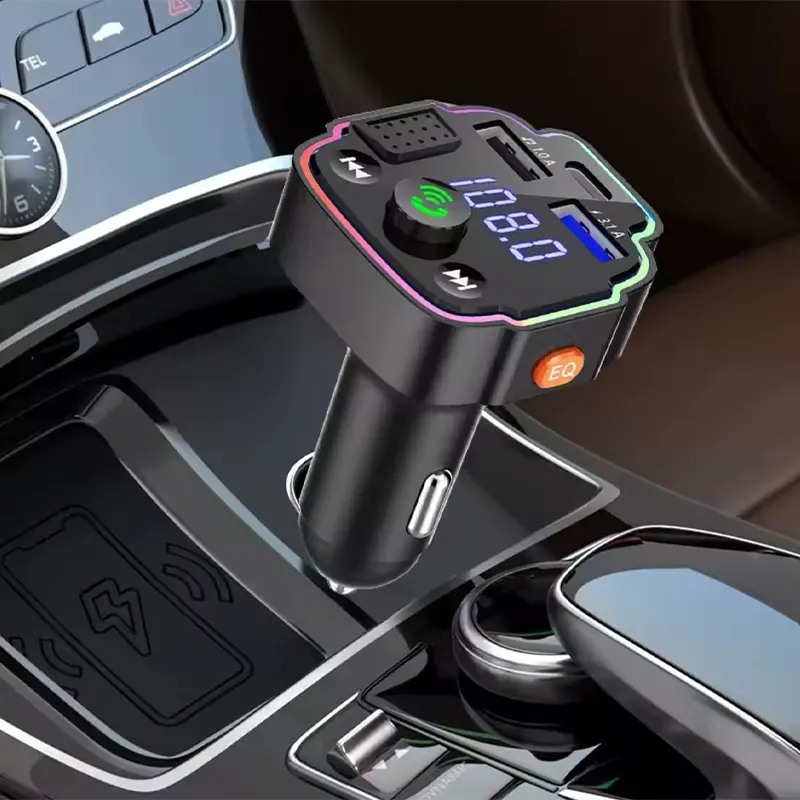 FM transmiter sa jasnim zvukom i USB punjenjem za udobnu vožnju