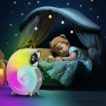 Simpatična RGB lampa u obliku puža koja menja boje i istovremeno služi kao Bluetooth zvučnik za slušanje omiljene muzike