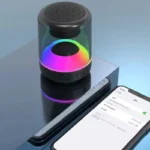Multifunkcionalni Roko Bluetooth zvučnik modernog dizajna omogućava bežično slušanje muzike uz spektakularno RGB osvetljenje koje možete prilagoditi svom raspoloženju