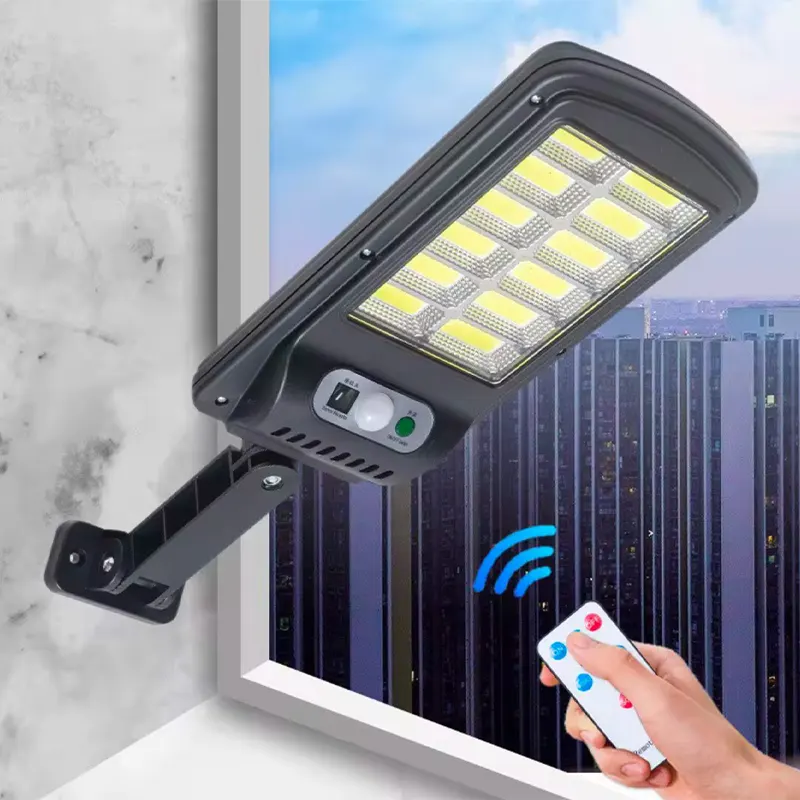 Snažan solarni LED reflektor od 30W koji pruža izuzetno jako osvetljenje idealan za dvorišta parkinge ili prilaze bez ikakvih troškova za struju