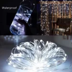 Solarne lampice bele boje koje se lako postavljaju i automatski svetle po mraku, unoseći udobnost i stil u svaki vrt ili dvorište
