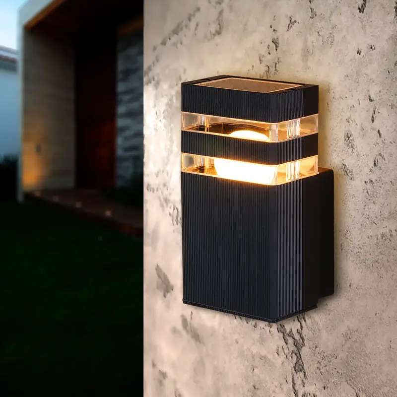 Spoljašnja zidna lampa Fokus sa modernim dizajnom za elegantno osvetljenje fasade