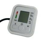Pametni digitalni aparat za merenje krvnog pritiska sa memorijskom funkcijom koja vam omogućava da pratite istoriju merenja i na vreme uočite eventualne promene što je ključno za prevenciju i kontrolu hipertenzije