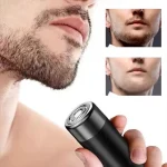Zaboravite na dosadne kablove i stalnu kupovinu baterija ovaj praktični mini trimer za bradu se lako puni putem standardnog USB kabla i uvek je spreman za upotrebu kod kuće ili na putovanju