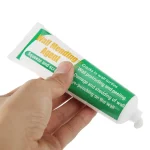 Brzosušeća formula ove paste za popravku oštećenja na zidovima vam štedi vreme jer je zid spreman za brušenje i krečenje za veoma kratko vreme a nakon sušenja postaje čvrsta i ne puca