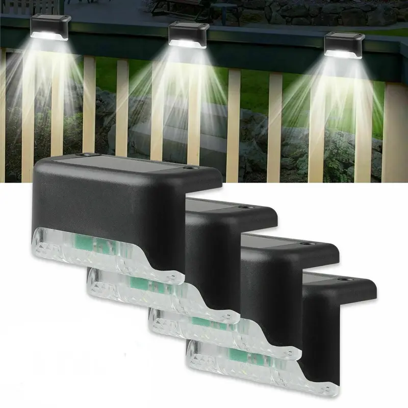 Set od 4 solarne lampe dizajniranih za osvetljavanje stepenica i hodnika spolja i unutra
