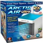 Jednostavna za korišćenje samo sipajte vodu uključite je i uživajte Artic Air Ultra mini prenosna klima poseduje i tri brzine ventilatora i umirujuće noćno svetlo za potpunu udobnost