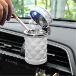 Elegantna pepeljara za auto sa plavim LED svetlom koja ne samo da održava vaše vozilo čistim već predstavlja i moderan dodatak koji se savršeno uklapa u svaki enterijer i olakšava korišćenje noću