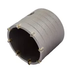 Savršena dimenzija za najčešće instalaterske poslove! Ova kruna za bušenje betona od 55mm je idealno rešenje za pravljenje preciznih otvora za vodovodne cevi, odvodne sifone, električne instalacije i razvodne kutije. Zaboravite na naporno štemovanje i neravne rupe – sa ovom krunom, svaki otvor je savršeno okrugao i tačnih dimenzija, spreman za dalju montažu.