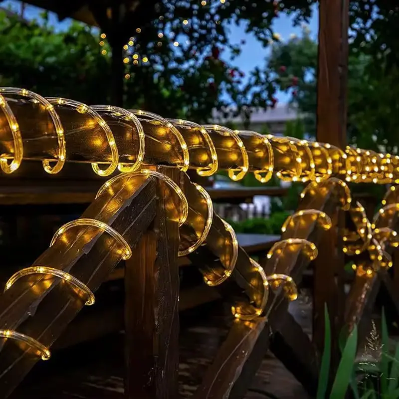 fleksibilna_topla_svetlost_za_romanticne_letnje_veceri_20_metara Potpuno ekološko i ekonomično rešenje za dekoraciju ovo toplo belo solarno svetleće crevo od 20 metara koristi besplatnu energiju sunca i automatski se pali u sumrak pružajući sate neprekidnog prelepog osvetljenja