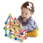 Zaboravite na obične kocke i zakoračite u svet beskrajne kreativnosti sa ovim magnetnim štapićima! Ovo nije samo igračka, već pravi mali inženjerski set koji vašem detetu omogućava da gradi sve što zamisli – od jednostavnih geometrijskih oblika do složenih 3D konstrukcija poput kuća, mostova i raketa. Magična privlačnost magneta čini spajanje štapića neverovatno lakim i zabavnim, otvarajući vrata ka svetu mašte gde je jedina granica dečija kreativnost.