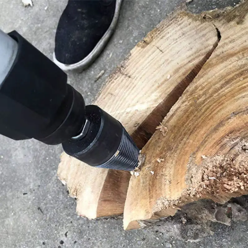 kralj_svih_cepaca_za_drva_mocna_konusna_burgija_od_50mm Izrađeno od visokokvalitetnog čelika i namenjeno za najteže zadatke ovo konusno svrdlo prečnika 50mm je izuzetno izdržljiv alat koji bez problema cepa sve vrste drveta od mekog do najtvrđeg