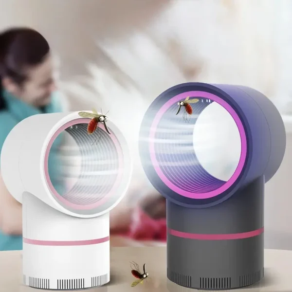 Recite zbogom dosadnim komarcima i napokon uživajte u mirnim letnjim noćima uz pomoć ove efikasne UV lampe koja koristi specijalno svetlo da namami insekte u smrtonosnu zamku bez upotrebe hemikalija