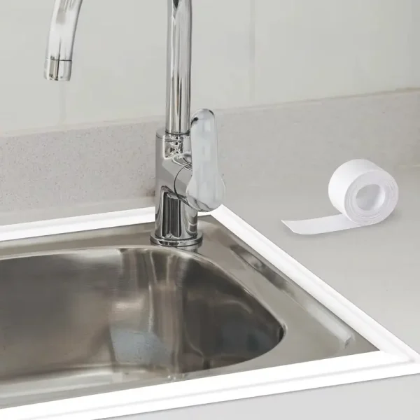 Zaboravite na buđ i prljavštinu u uglovima vašeg kupatila i kuhinje sa ovom samolepljivom silikonskom trakom koja stvara savršenu vodootpornu barijeru oko WC šolje lavaboa ili sudopere