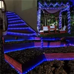 Potpuno ekološko i ekonomično rešenje za dekoraciju ovo plavo solarno svetleće crevo od 20 metara koristi besplatnu energiju sunca i automatski se pali u sumrak pružajući sate neprekidnog prelepog osvetljenja