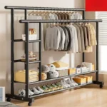 Garderober na točkićima